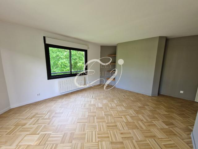 LOCATION ECULLY 69130 APPARTEMENT 4 PIECES BALCON RESIDENCE CALABERT PARKING INTERIEUR ET EXTERIEUR CAVE