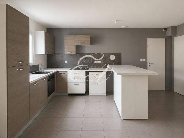 LOCATION ECULLY 69130 MAISON MEUBLEE 5 PIECES 4 CHAMBRES TERRASS
