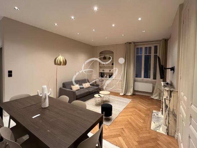 LOCATION ECULLY CENTRE 69130 APPARTEMENT 3 PIECES MEUBLE 2 CHAMBRES STATIONNEMENT TRES BON ETAT