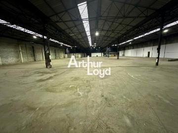 louer Local Commercial à Alpes - Parking