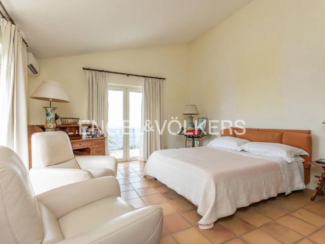 Location esclusiva tra le montagne: villa con vista mozzafiato a Poggio Catino