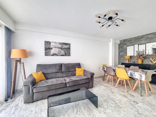 LOCATION ETUDIANTE NICE CENTRE 3 PIECES MEUBLE