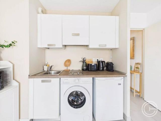 LOCATION ETUDIANTE STUDIO MEUBLE 35 RUE SMOLETT NICE PORT