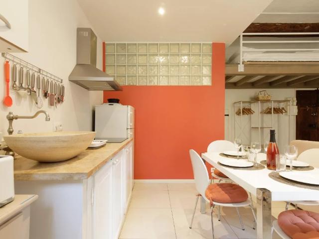 LOCATION ETUDIANTE Studio avec mezzanine rénové avec goût au Marché Provençal Climatisé