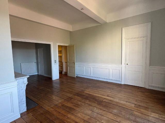 Location F2 4, place Bellecour 69002 Lyon