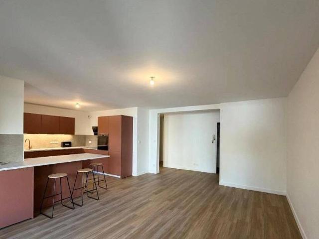 Location grand T2 67m2 avec jardin et parking