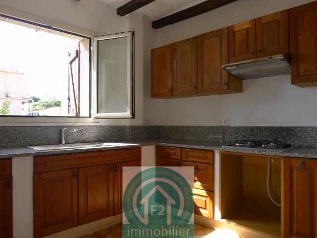 Location grand T2 en rez de jardin, Aleria centre