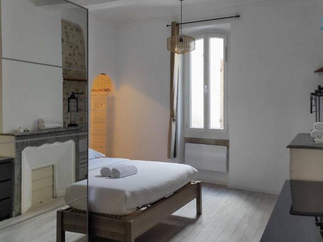 Location grand T2 meublé de 54 m2 Marseille 13001