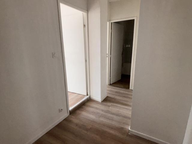 Location GRAND APPARTEMENT DE TYPE 3 DE 77 M² EN REZ DE CHAUSSÉE DE PLAIN PIED CENTRE VILLE PROCHE ECOLE/COLLEGE