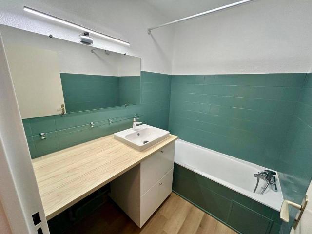 Location grand studio de 32m2 + loggia généreuse + cave