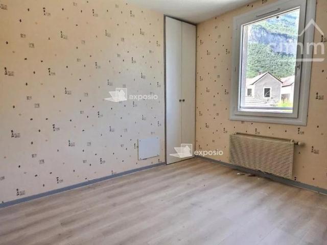 LOCATION GRESIVAUDAN CROLLES: MAISON MITOYENNE T4 AVEC TERRASSE, JARDIN ET GARAGE | Cimm Immobilier