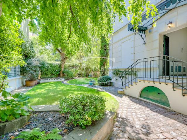 Location Hôtel particulier 9 pièces 246 m2 Paris 16ème