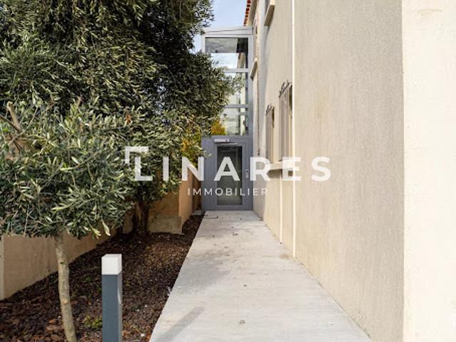 Location Hôtel particulier 1 pièce 15 m2 Marignane