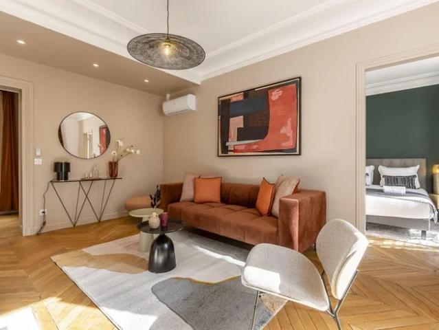 Location House Villa Nouvelle, Paris
