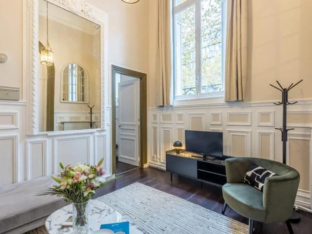 Location House Avenue de Friedland, Paris