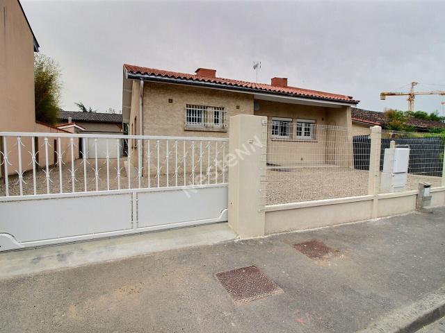 Location House Avenue Des Sports, Fenouillet