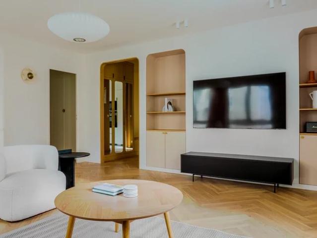 Location House Avenue Franco Russe, Paris