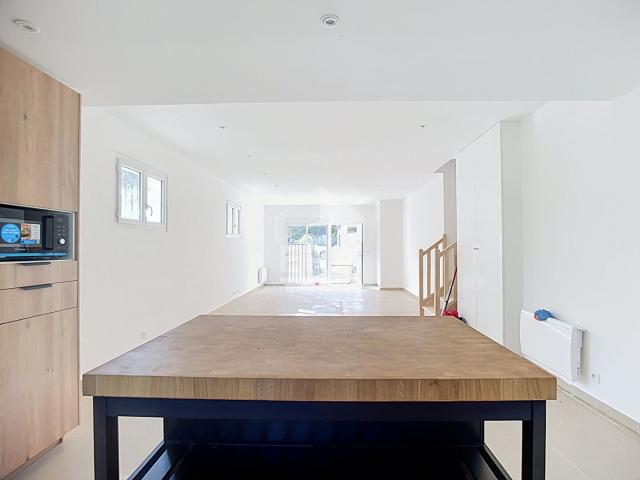 Location House Avenue Jean Moulin, Calas