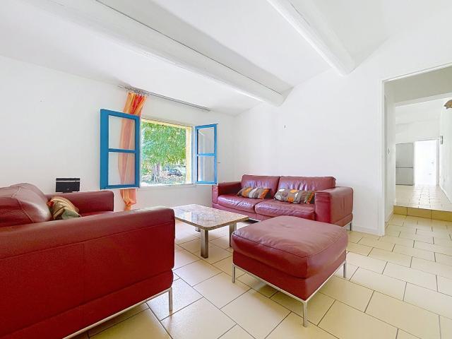 Location House D 19, Grans