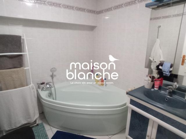 Location House D 121E3, Néac