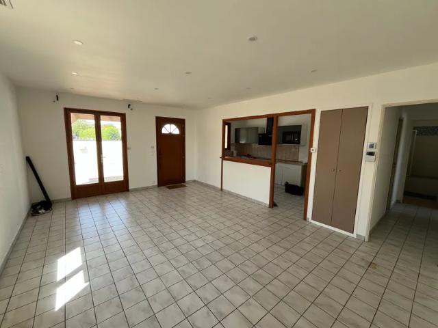Location House D 242E6, Vayres