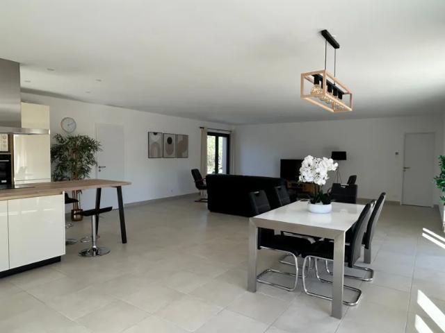 Location House D 6113, Bellegarde