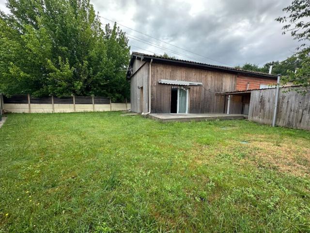 Location House D 9, Pompéjac
