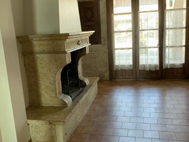 Location House Place de la Mairie, Monfort