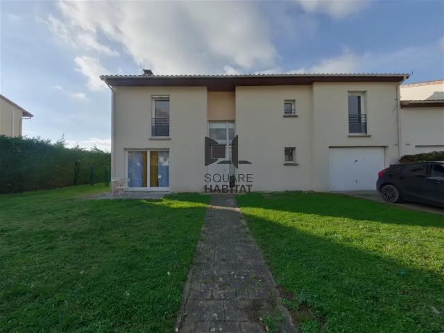 Location House Place du Châtaignier, Mazerolles