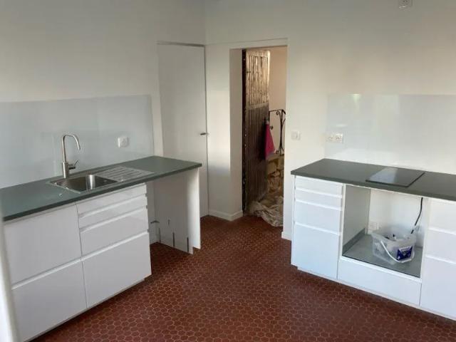 Location House Place du Champ de Foire, Herry