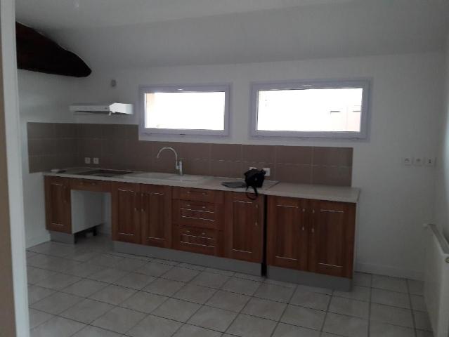 Location House Place du Grand Creux, Lissieu