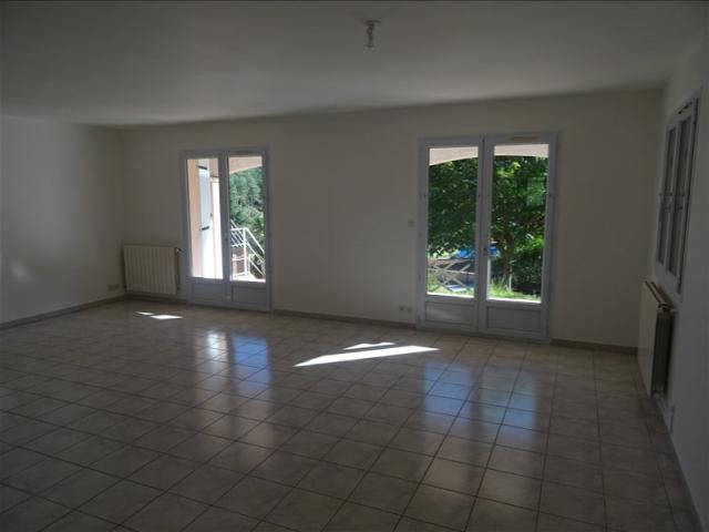 Location House Route des Vivets, Ucel