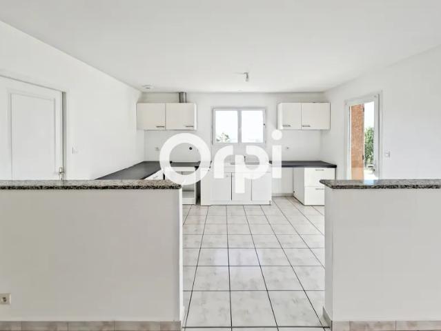 Location House Rue du Tilleul, Pomeys