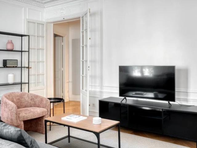 Location House Rue Jean Baptiste Pigalle, Paris