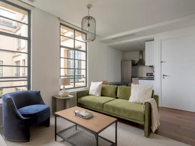 Location House Rue Lord Byron, Paris