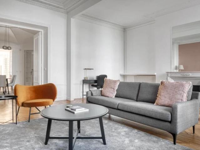 Location House Rue La Boétie, Paris