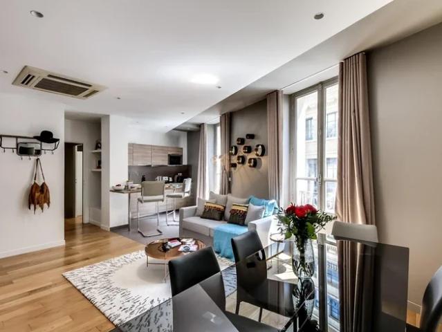 Location House Rue La Boétie, Paris