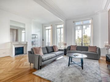 Location House Rue La Boétie, Paris