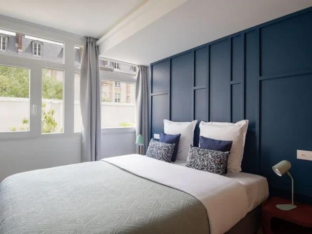 Location Appartement Rue Mathurin Régnier, Paris