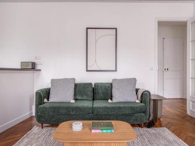 Location House Rue Mesnil, Paris