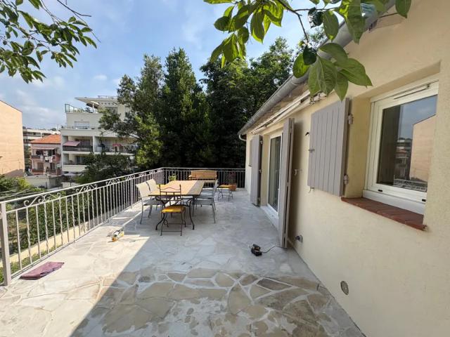 Location House Rue Victor Hugo, Cagnes sur Mer