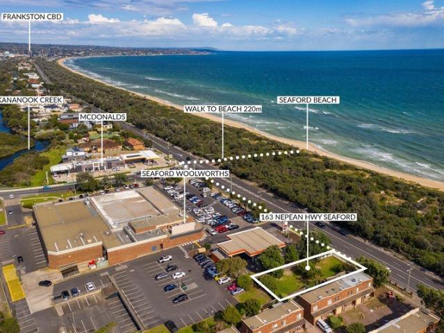 Location is everything Walk to the beach / shops / cafes