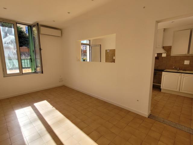 Location LES AMENIERS T2 avec terrasse et garage | Grech Immobilier