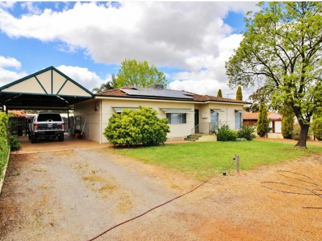 LOCATION, LIFESTYLE & A SHED TO IMPRESS!