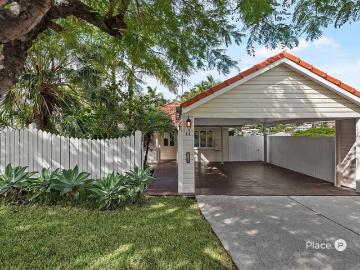 PRIME 607SQM POSITION WITH FLEXIBLE MULTIPURPOSE LIVING 150M FROM CAMP HILL MARKETPLACE