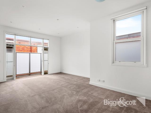 LOCATION, LIFESTYLE AND CONVENIENCE — ALL IN ONE OF RICHMOND’S MOST DESIRABLE STREETS