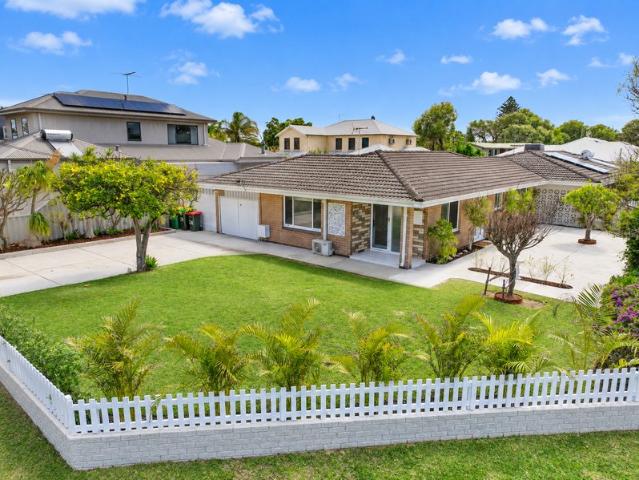 LOCATION, LIFESTYLE & BEACH VIBE LUXE!