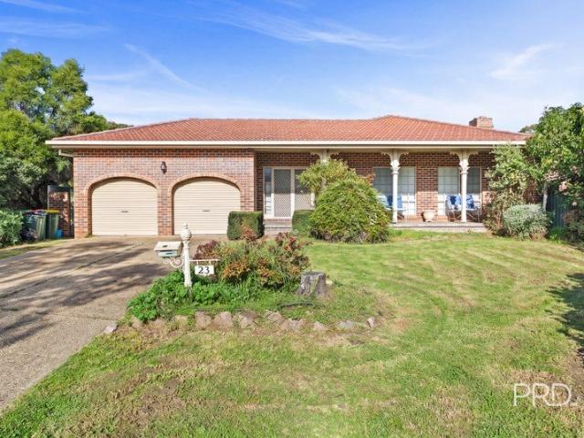 Location, Lifestyle & Endless Potential in the Heart of Lake Albert