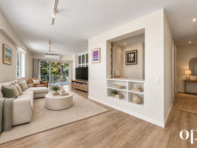 LOCATION, LIFESTYLE & ELEVATED VIEWS IN THE HEART OF VARSITY LAKES