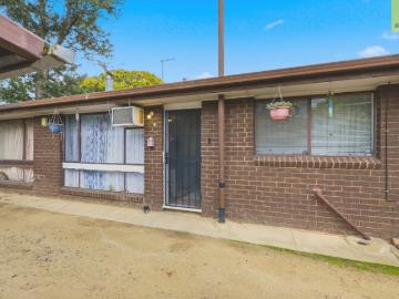 LOCATION, LIFESTYLE & LOW MAINTENANCE LIVING!